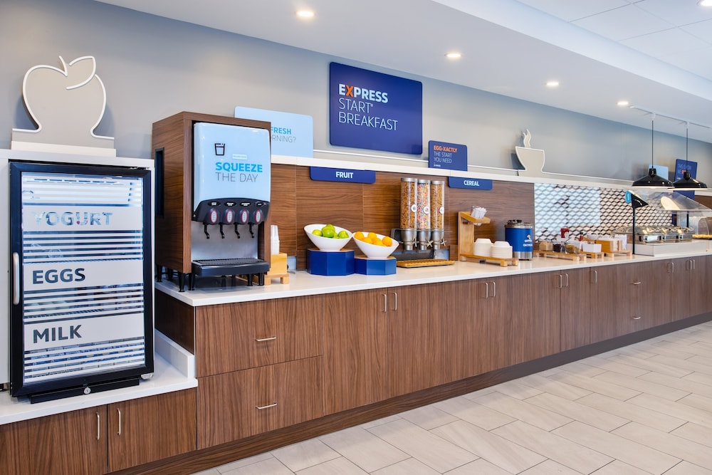 Holiday Inn Express Hotel & Suites Belleville by IHG - photo 54