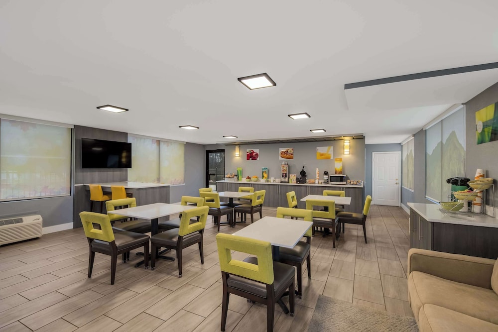 Quality Inn Asheville Airport - photo 33