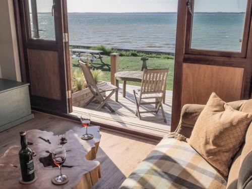 Little Tern Beachside chalet 6 access to beach — 4-Star Luxury Hotel in Cowes, United Kingdom