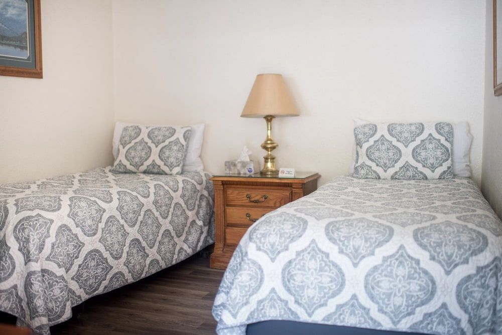Cozy Mountain Motel - photo 15