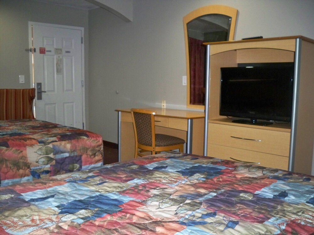 Scottish Inn & Suites - photo 19