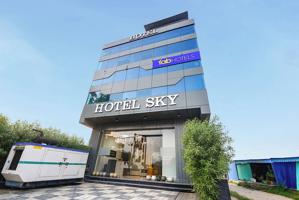 Fabhotel Sky I in Bilaspur, India