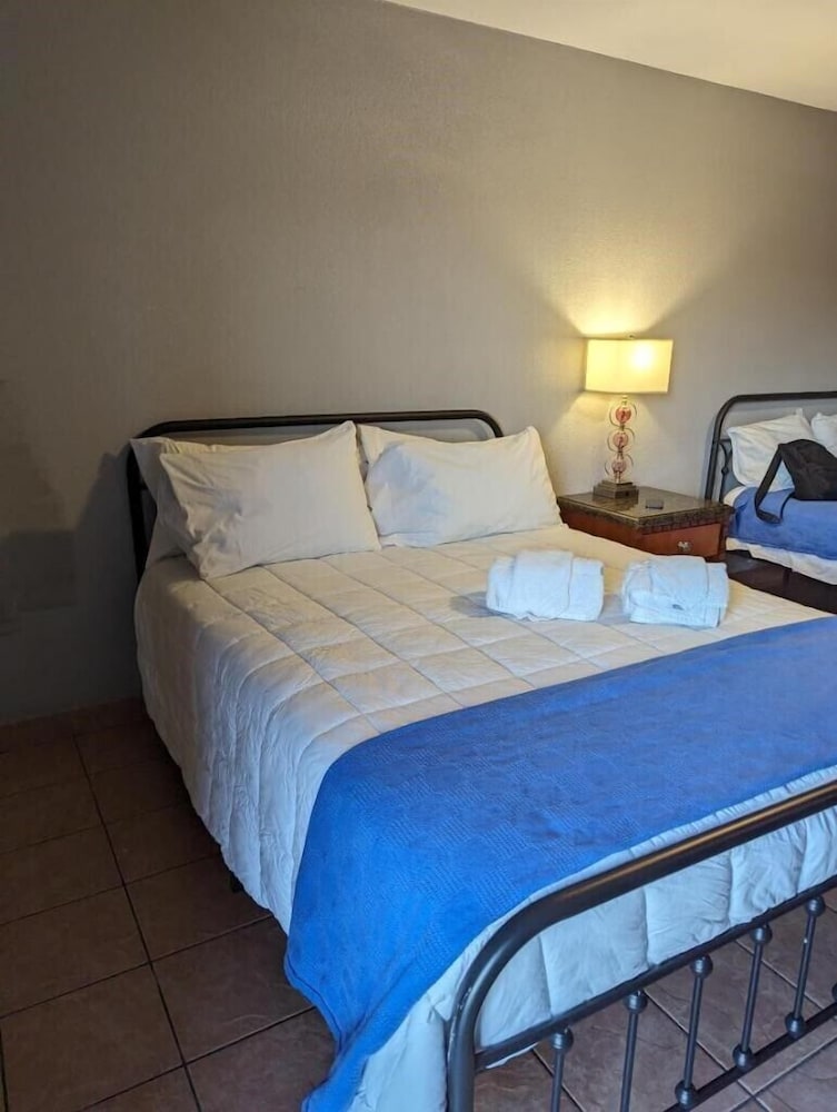 Ingles Motel - photo 4
