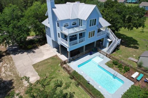 Luxury Beachside Haven with Pool and Elevator - carbon neutral hotel in Long Beach