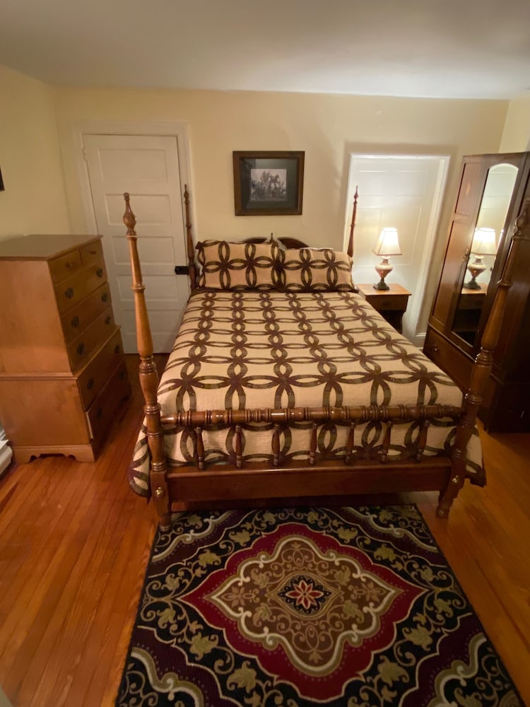 Inn at Lincoln Square - photo 10