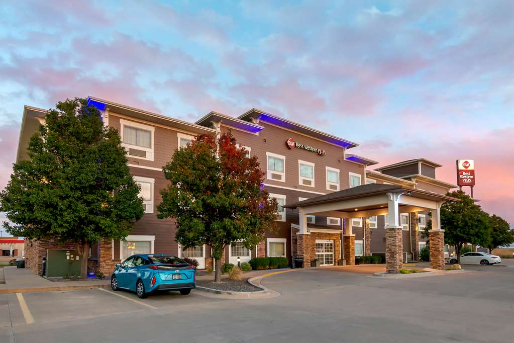 Best Western Plus Butterfield Inn - photo 32