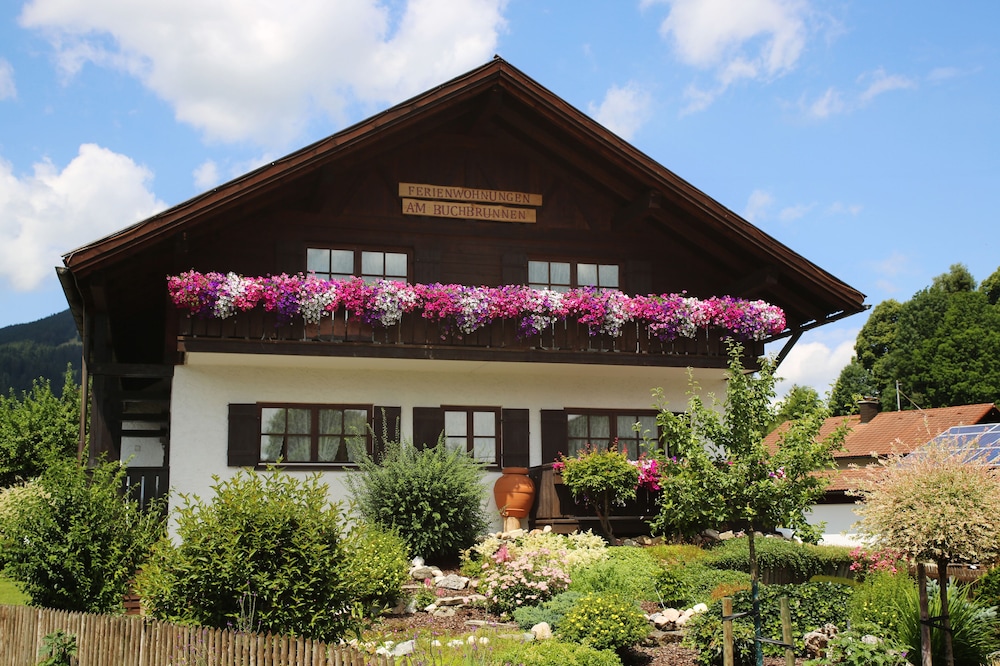 Ferienwohnungen am Buchbrunnen — 4-Star Luxury Hotel in Pfronten, Germany