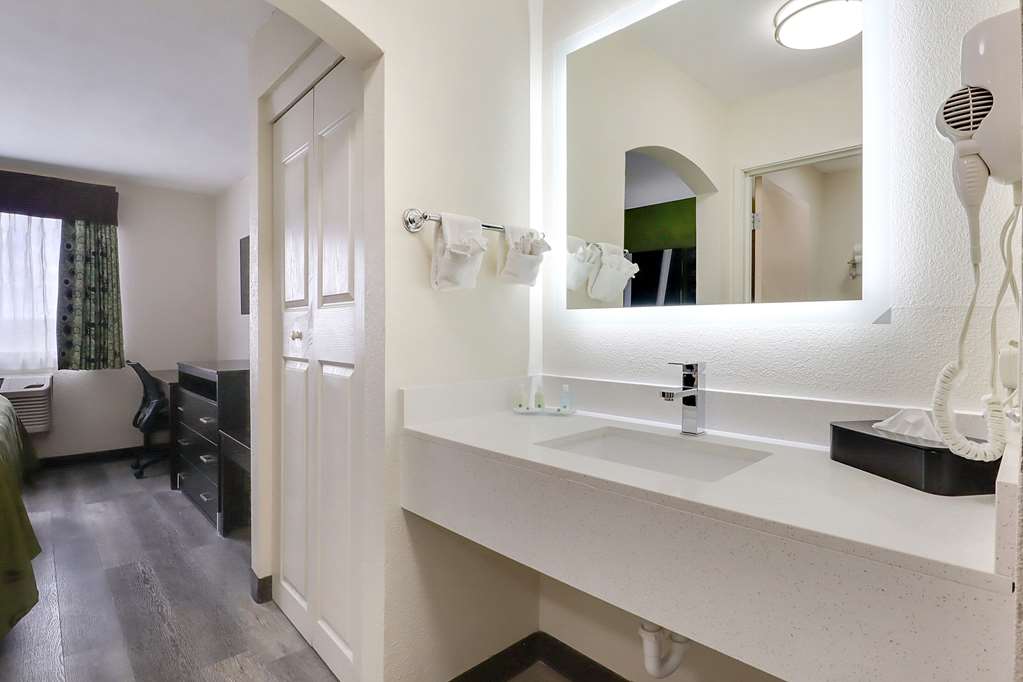 Quality Suites Albuquerque Airport - photo 13