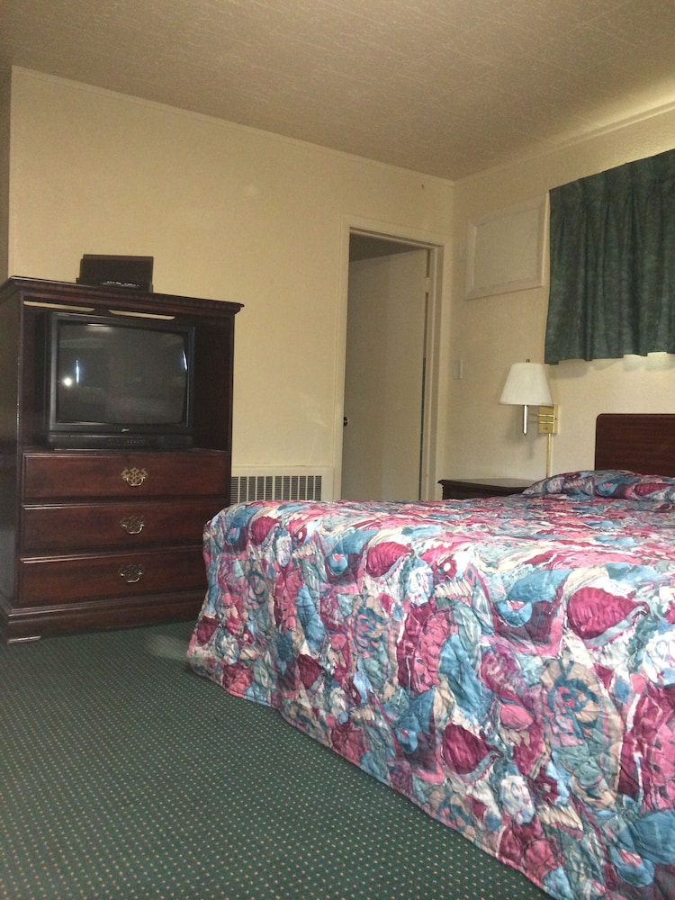 Rapids Inn and Suites - photo 14