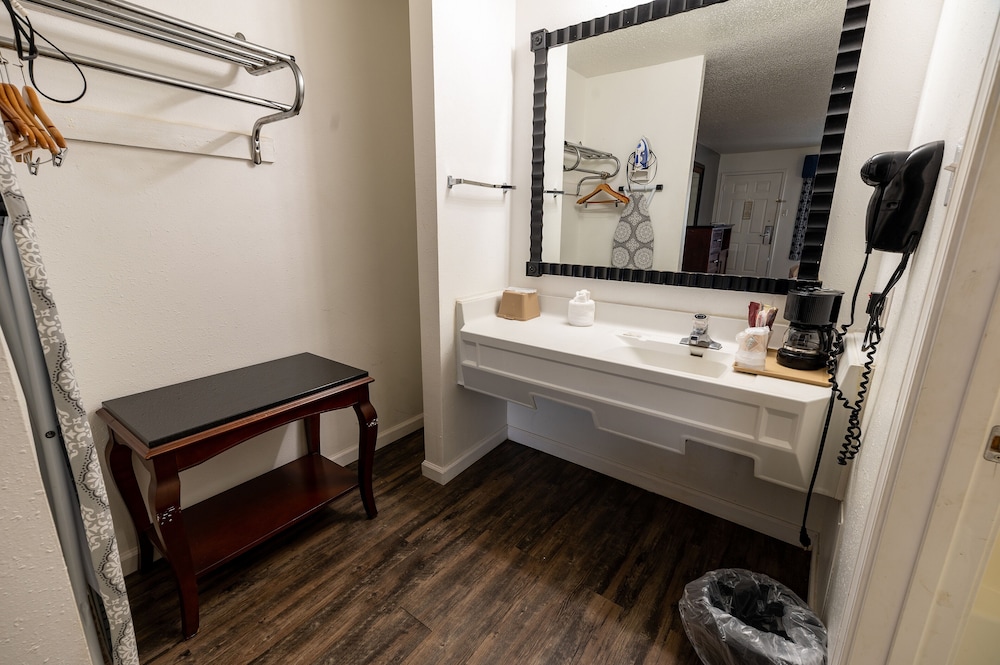 American Inn & Suites Russellville - photo 31