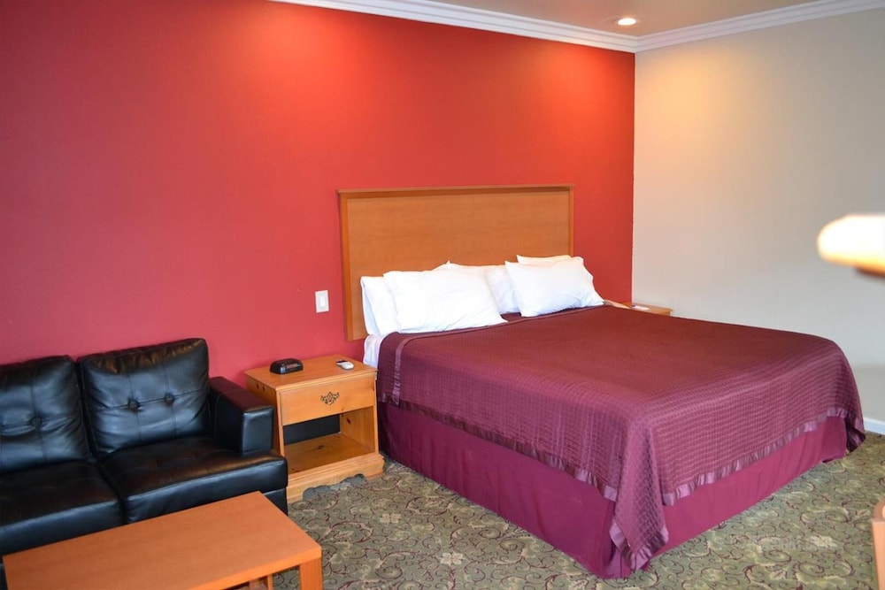 The Miramar Inn and Suites - photo 12