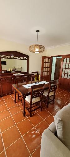 Lovely Modern Duplex 3 Bedroom Flat in Quiet Area — 4-Star Luxury Hotel in Tavarede, Portugal