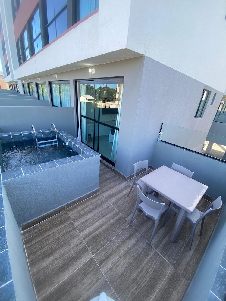 Flat Ofurô 14 VP by La Playa — 4-Star Luxury Hotel in Ipojuca, Brasil