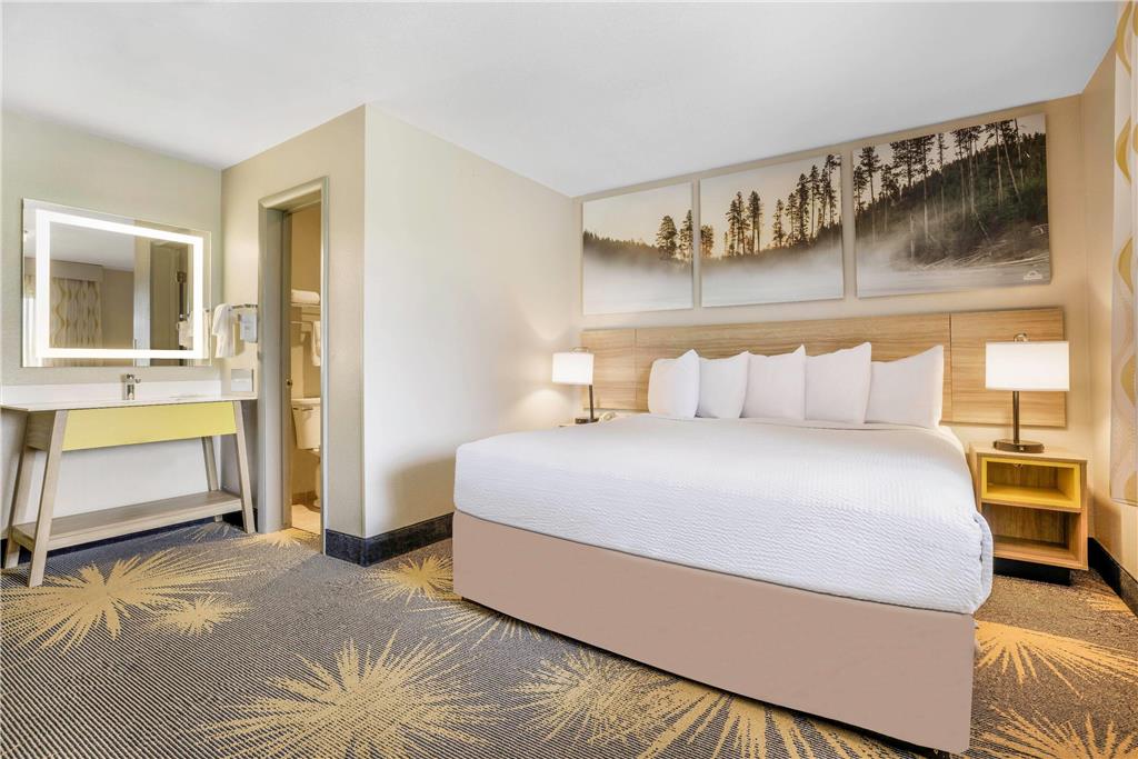 Days Inn by Wyndham Cortez - photo 21