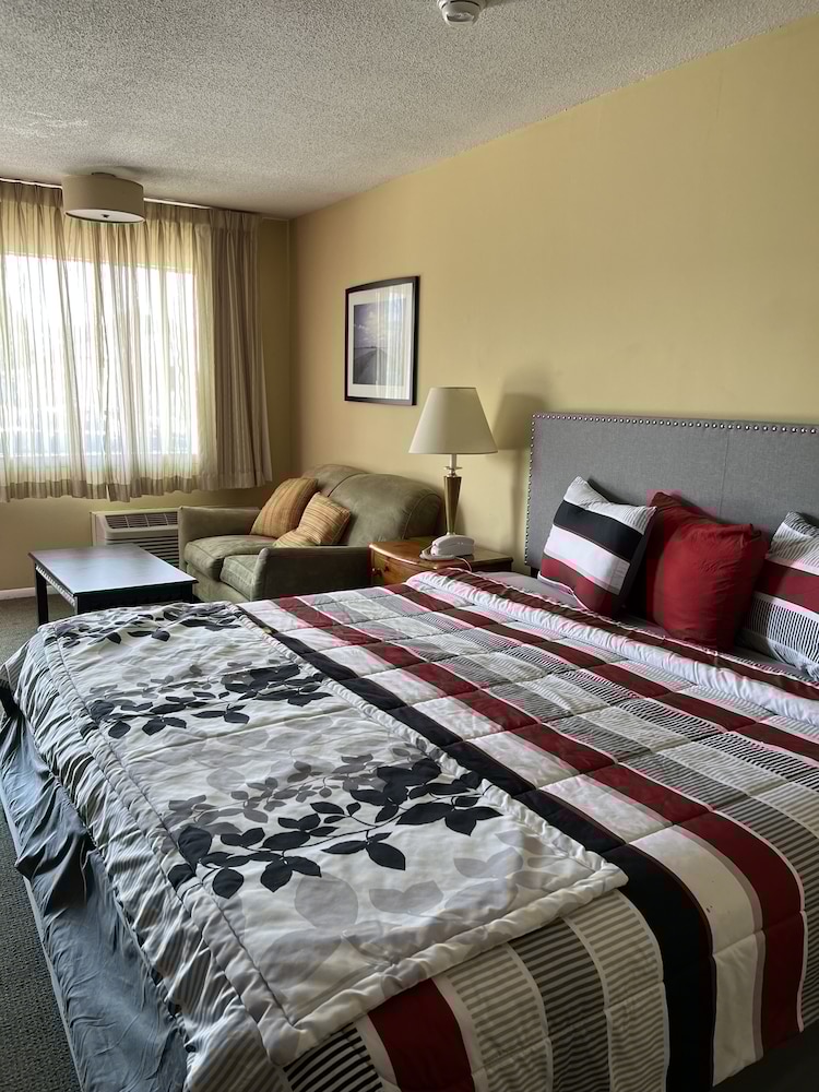 Ambassador Inn And Suites - photo 16