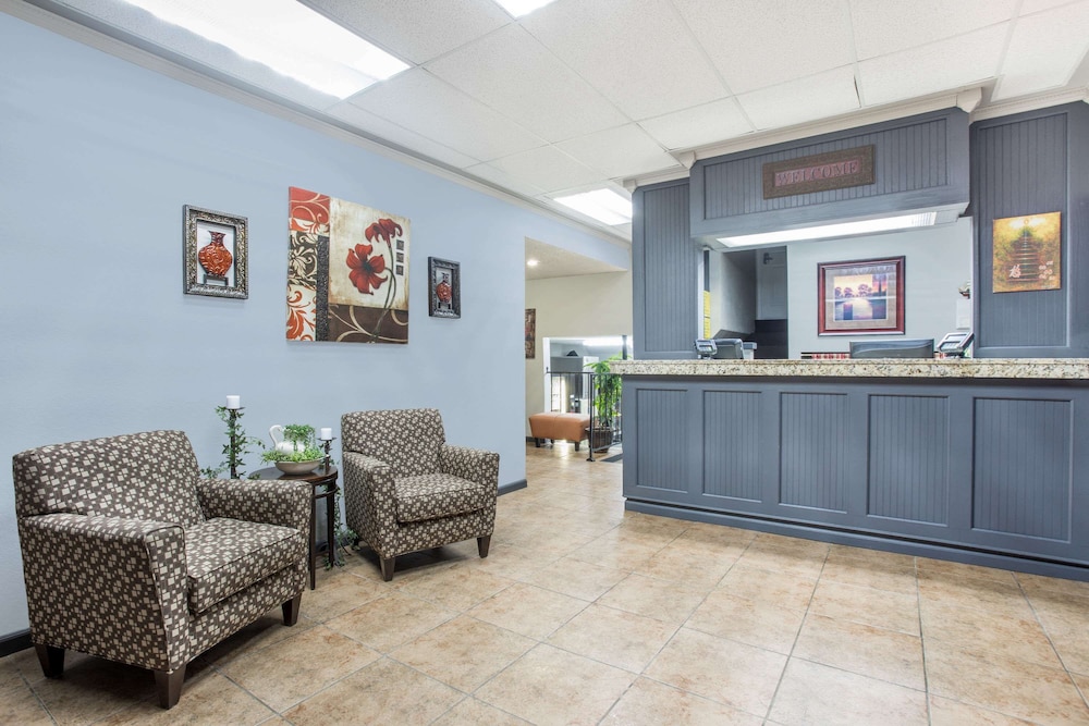 Super 8 by Wyndham Independence Kansas City - photo 3