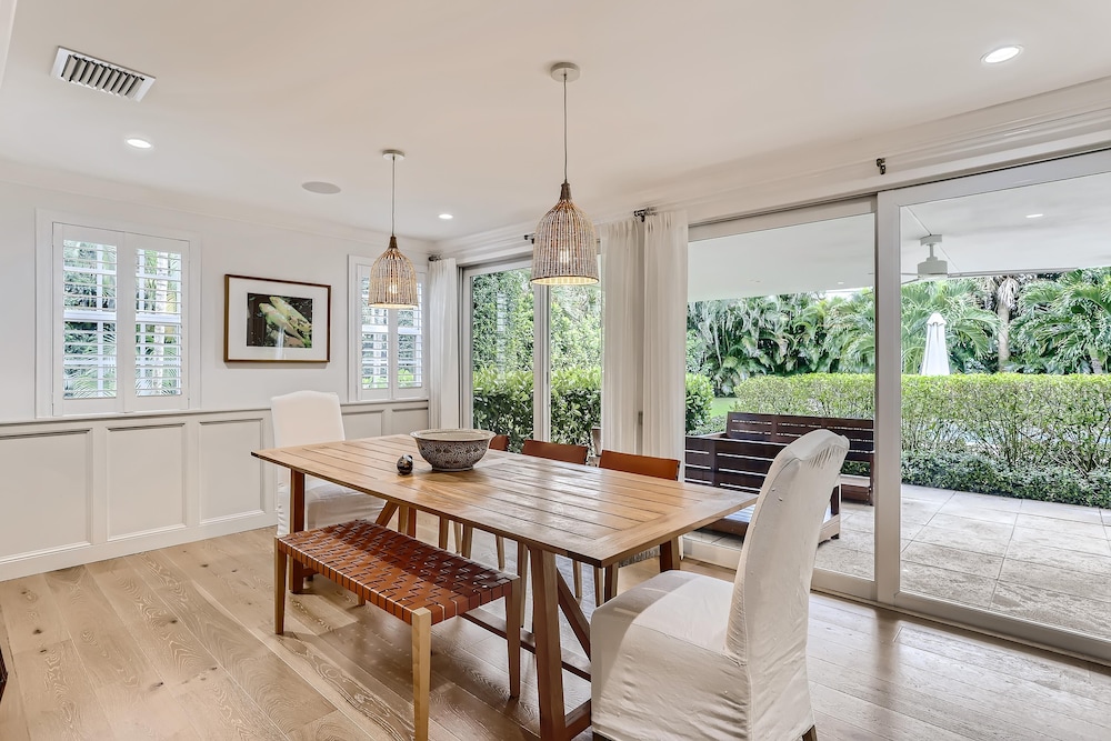 Banyan Cove 4bd 4.5ba Private Pool and Parking - photo 14
