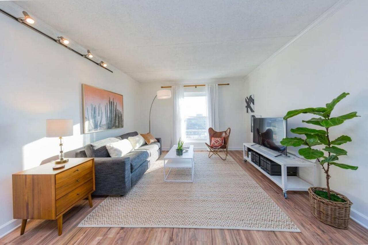 Music Row Retreat with Pool and Free Parking Walk to Bars — 4-Star Luxury Hotel in Nashville, United States