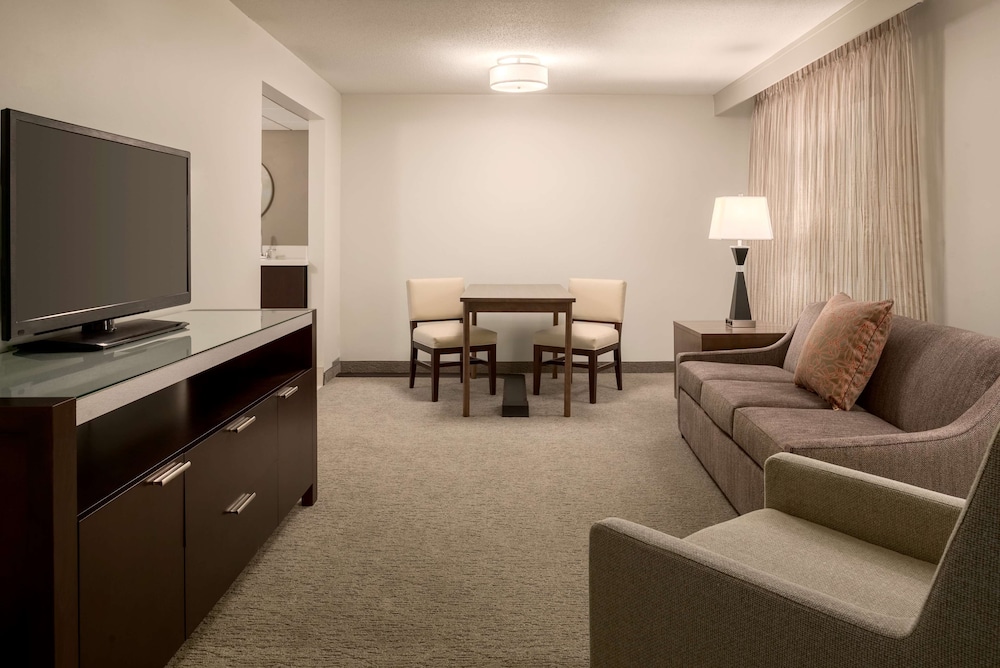 Embassy Suites by Hilton Milwaukee Brookfield - photo 20