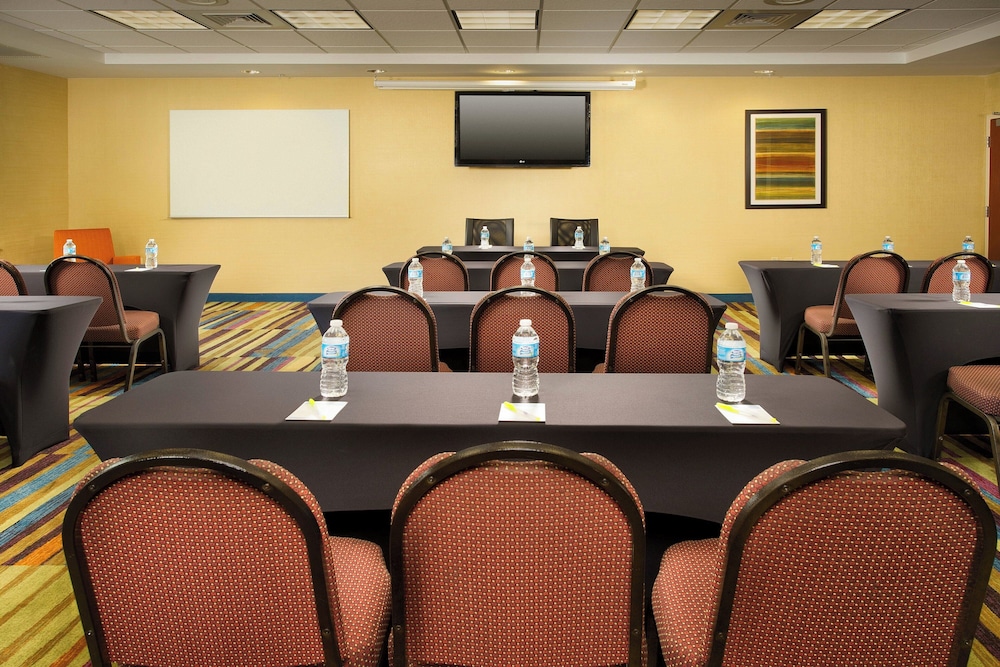 Fairfield Inn & Suites by Marriott Marshall - photo 24