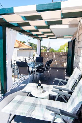 Apartman Nono — 4-Star Luxury Hotel in Supetar, Croatia