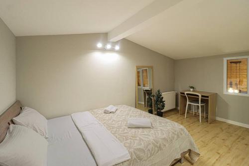 Cosy Central 2 BR Apartment By Wehost