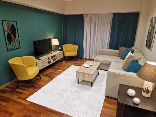 Aiolou St 2 Bdr Apt Netflix — 4-Star Luxury Hotel in Athens, Greece
