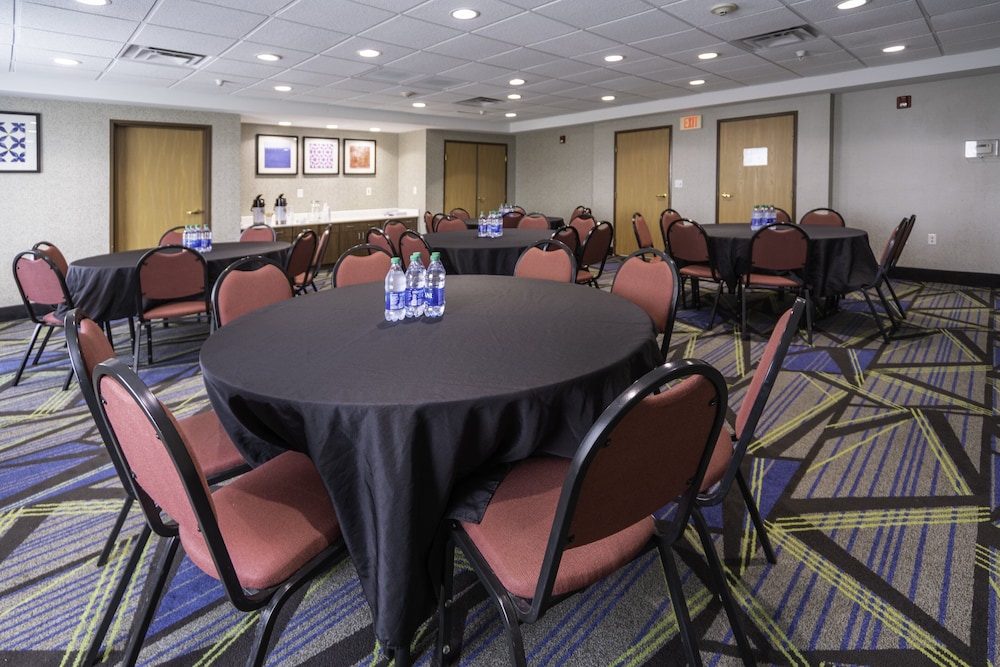 Holiday Inn Express Rochelle by IHG - photo 42