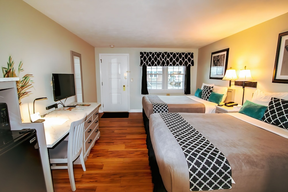 Colonial Inn Seekonk - photo 21