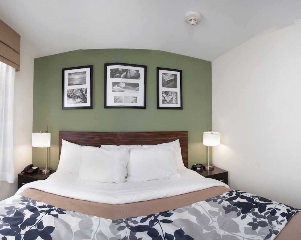 Days Inn by Wyndham Brooklyn Borough Park - photo 8
