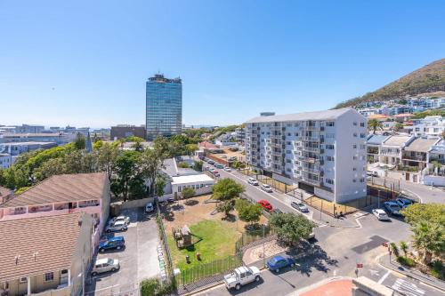Sea Point Secure Modern 1 Bedroom Apartment