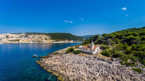 St Nicholas Lighthouse Island Of Brac — Pucisca