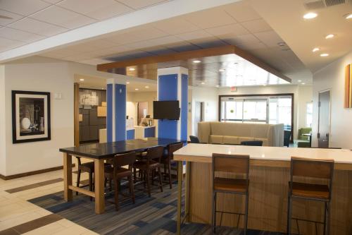 Holiday Inn Express & Suites Port Huron