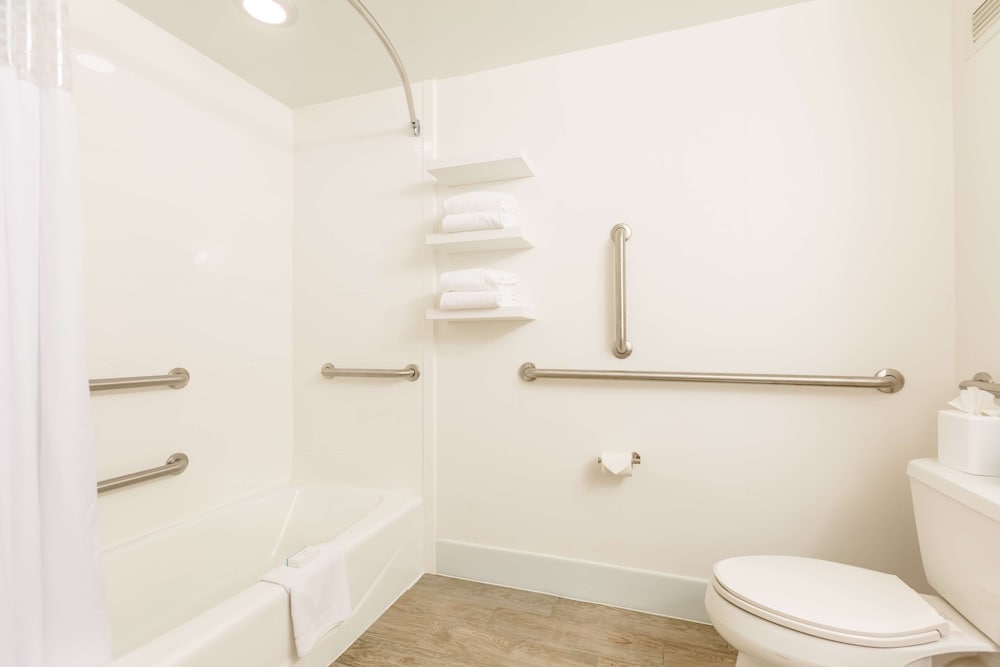 Hampton Inn St. Charles St. Peters - photo 24
