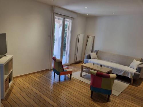 Bas de villa calme proche plages — 4-Star Luxury Hotel in La Seyne-Sur-Mer, France