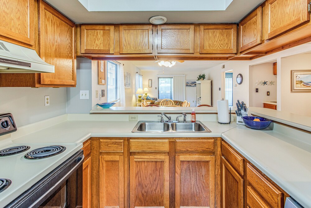Walk To Myrtle Beach Condo with Resort Perks - photo 18