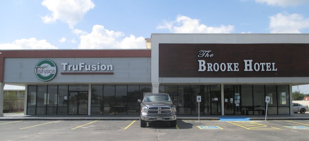 The Brooke Hotel — hotel in Brookshire