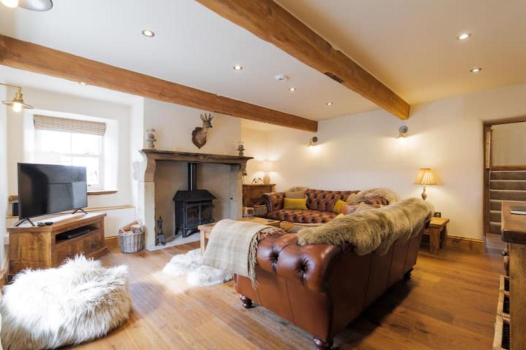 Cottage on the Green with Log Burner Dog Friendly — 4-Star Luxury Hotel in Settle, United Kingdom