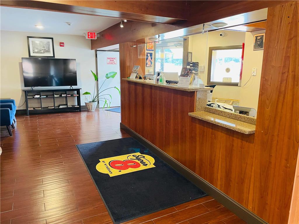 Super 8 by Wyndham Gloucester - photo 6