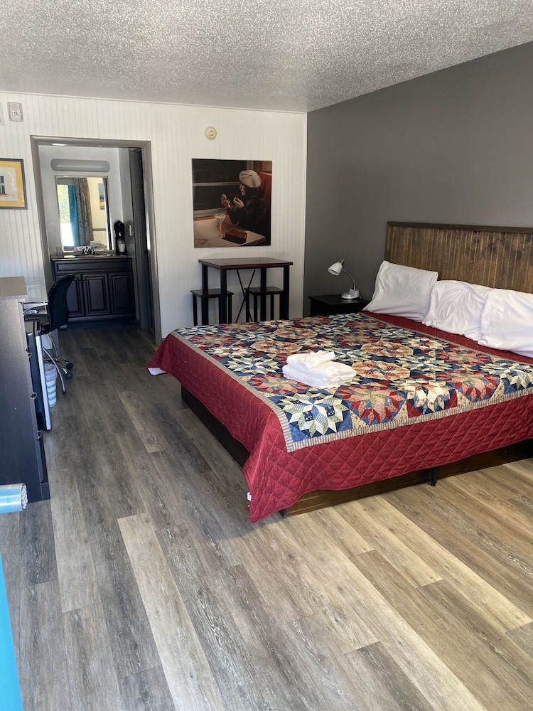 Blue Ridge Rustic Inn - photo 11