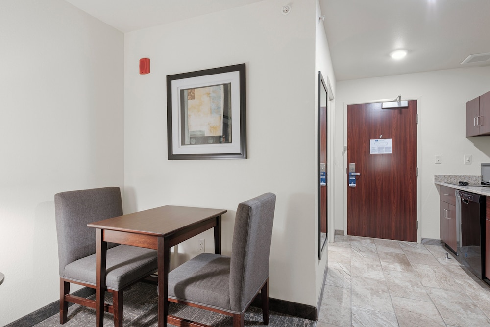 Cobblestone Hotel & Suites Urbana - photo 20