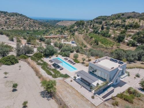 Amazing property of 2 villas on a land sea view — 4-Star Luxury Hotel in Avola, Italy