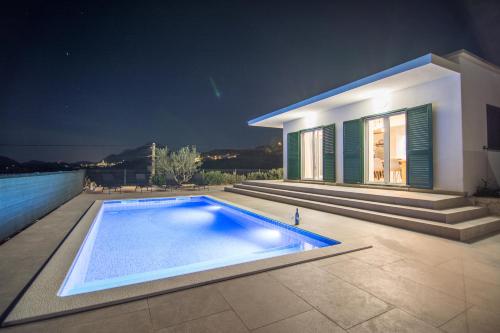 Villa Ivka NEW HOUSE pool and beautiful view — 4-Star Luxury Hotel in Omis, Croatia