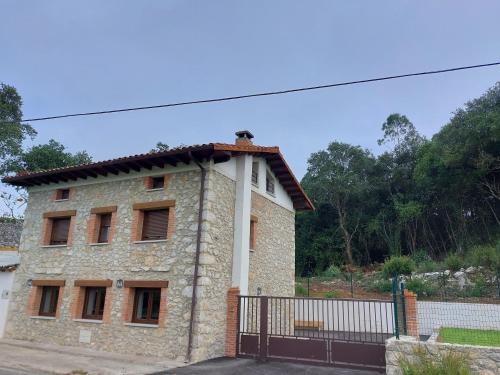 El Alloru De Balmori — Llanes