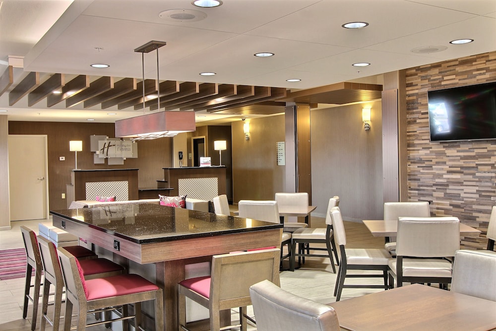 Holiday Inn Express Fargo West Acres by IHG - photo 55