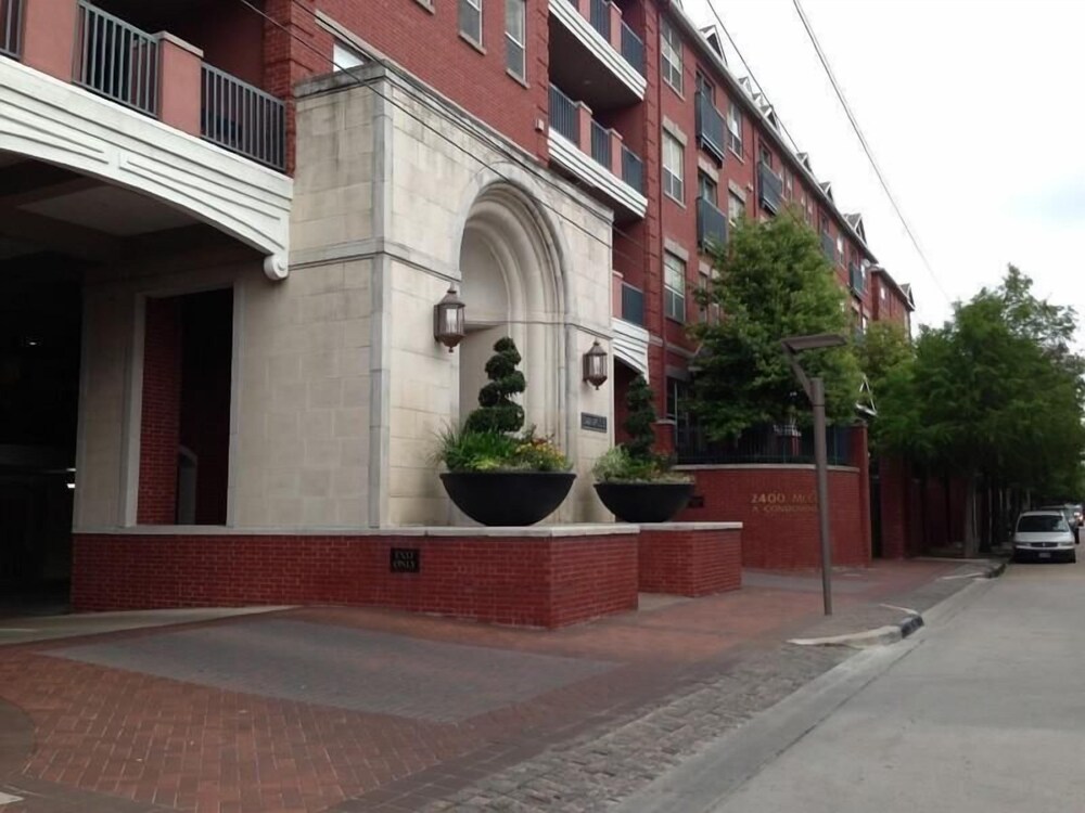 2400 McCue By Sterling Suites - photo 10