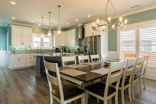 Wait N Sea by Oak Island Accommodations - photo 30