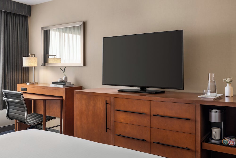 Crowne Plaza Auburn Hills by IHG - photo 12