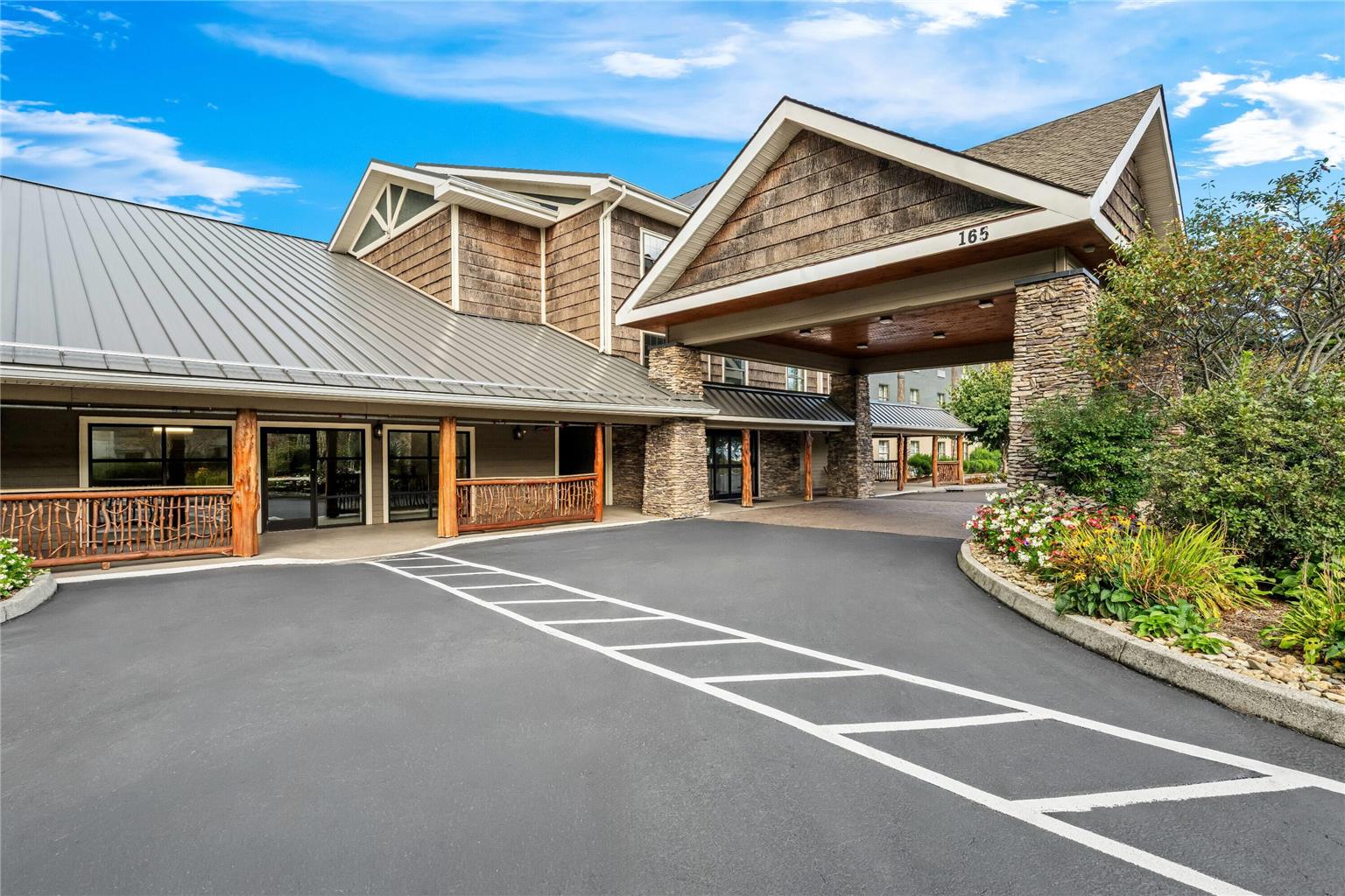 La Quinta Inn & Suites by Wyndham Boone University - photo 3