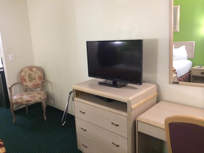 California Inn & Suites Adelanto US 395 - photo 19